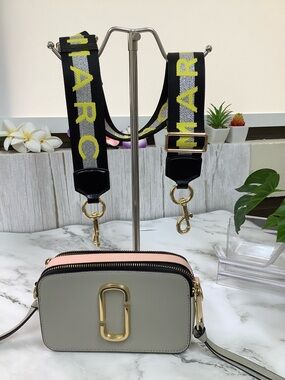 GUC jMarc Jacobs Two-Tone Snapshot Camera Bag in Light Gray and Pink